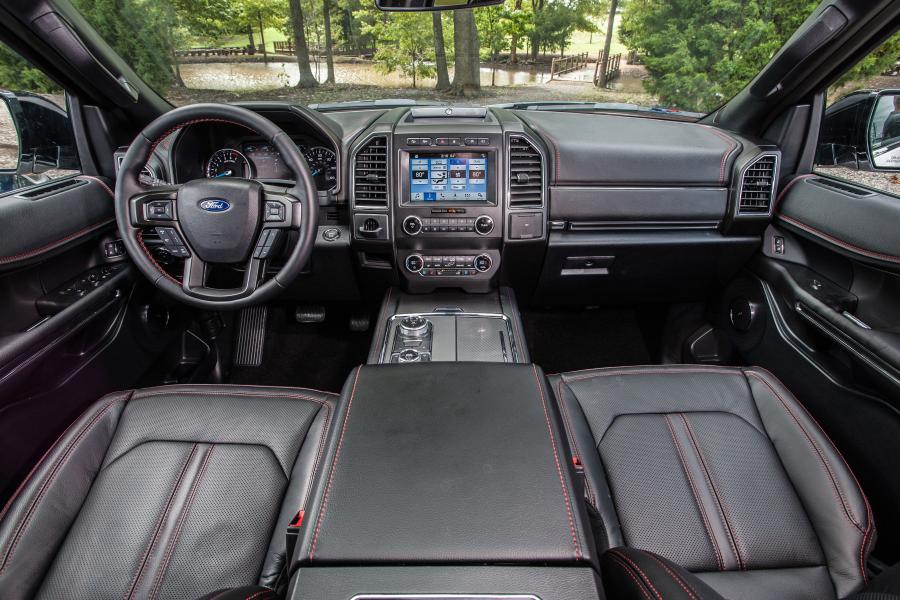 Торпедо Ford Expedition Stealth Edition 2018 года  (фото 4 из 7)